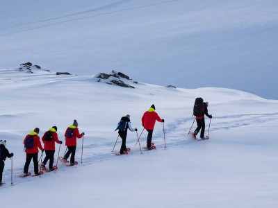 Hurtigruten excursie sneeuwschoenwandeling in Tromso met BBI Travel